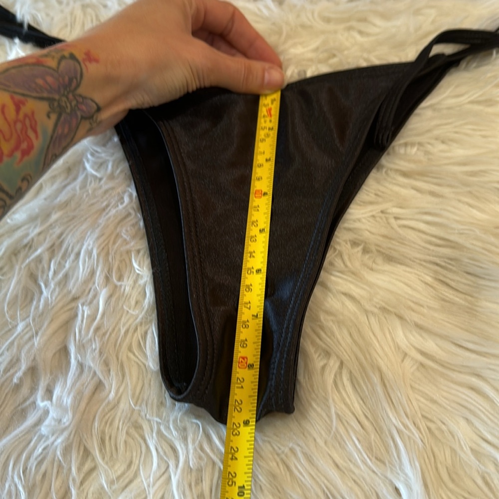 Cute bikini - Picture 3 of 4